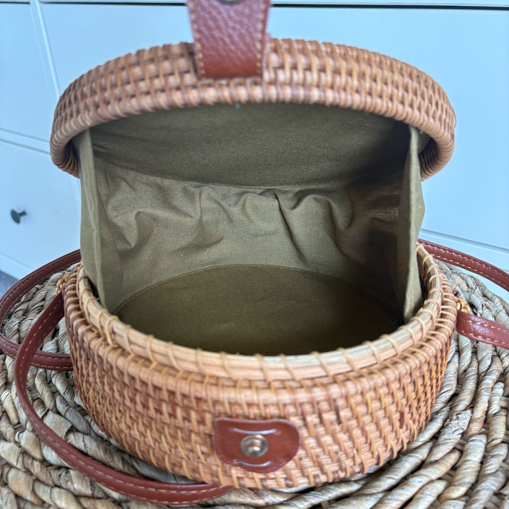 NWOT Round Rattan purse - Picture 4 of 5